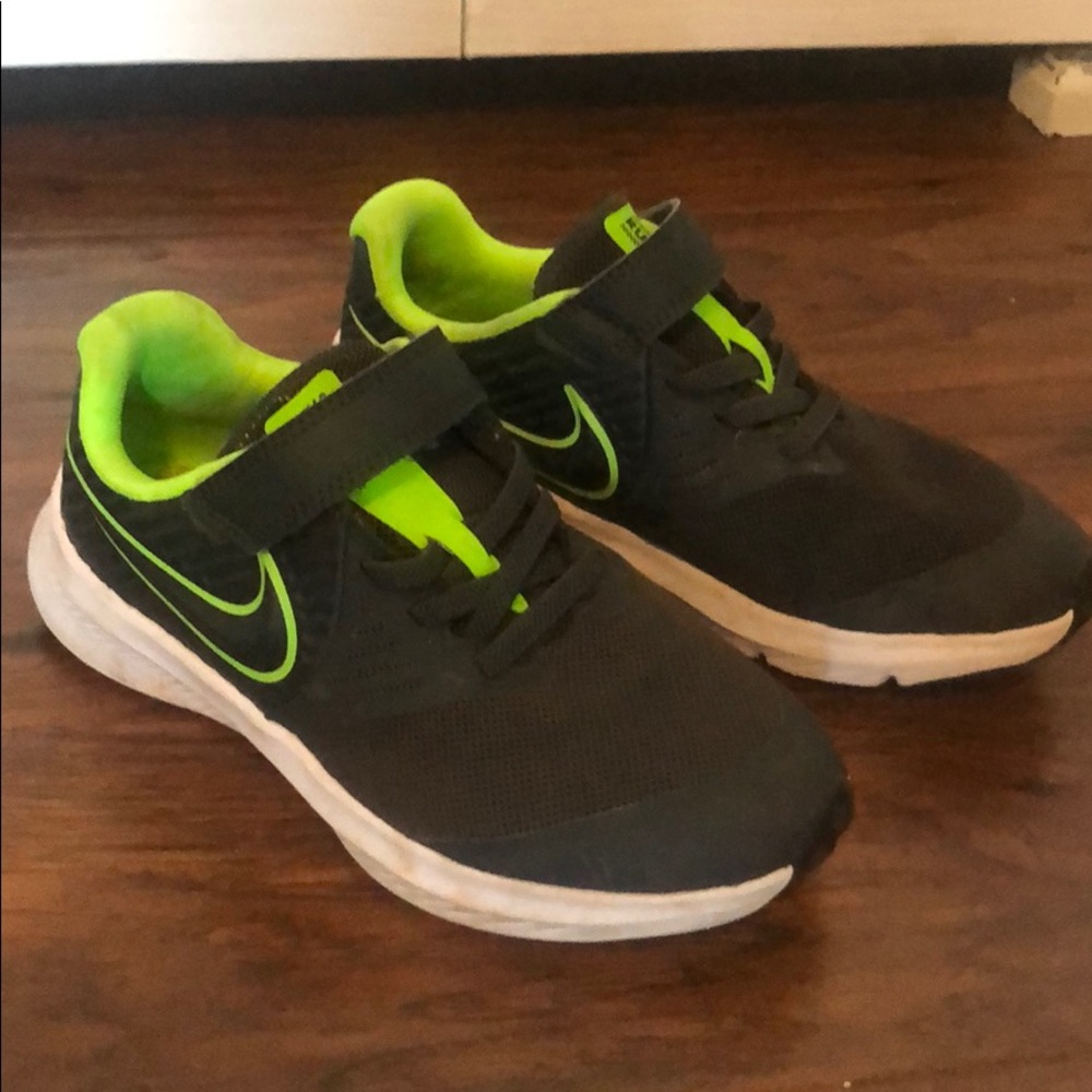 Boys Nike Star Runner sneaker 13c
